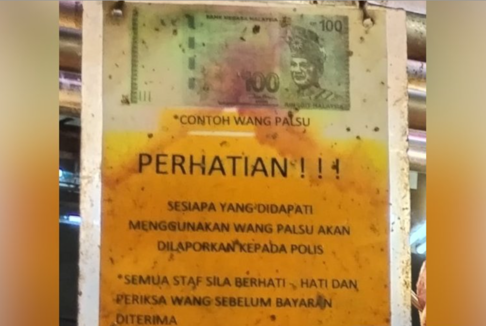 Notice on counterfeit money at Suhaimi's stall.