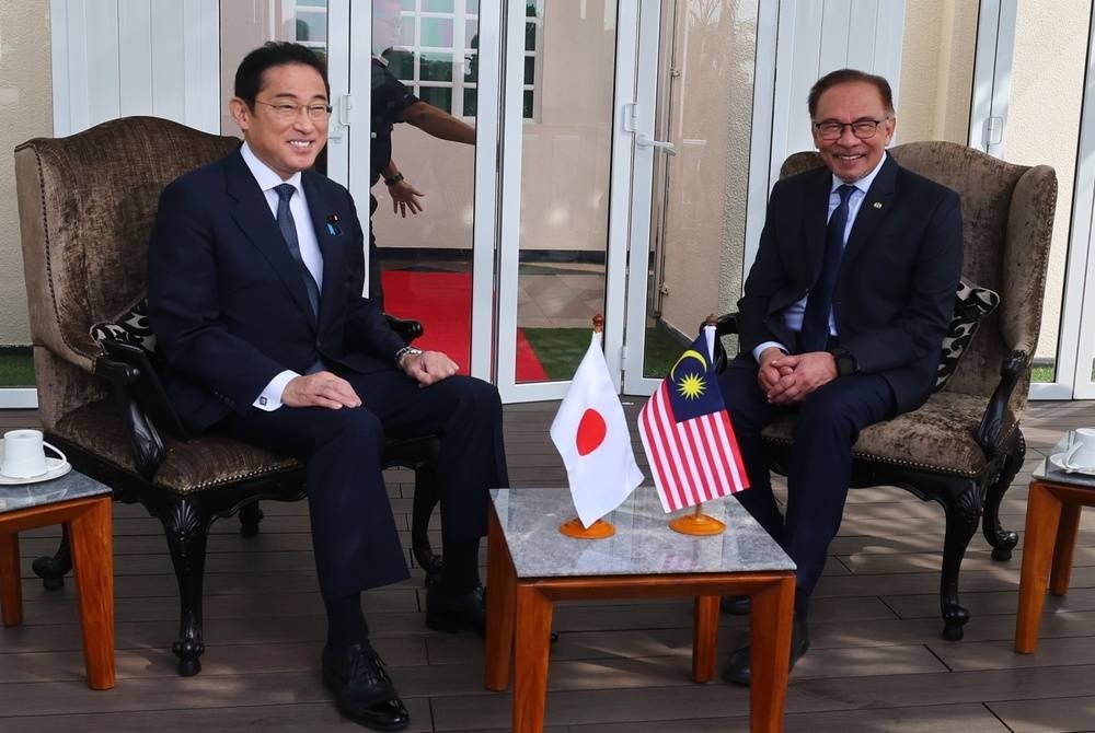 Prime Minister Datuk Seri Anwar Ibrahim (right) expressed Malaysia's gratitude for Japan's unwavering commitment to addressing Israeli settlements in Palestine and for providing extensive humanitarian aid to the war-torn Gaza Strip. - BERNAMA 