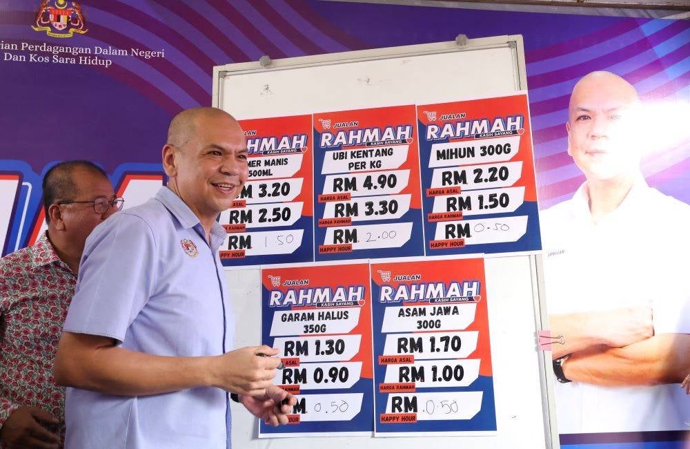Domestic Trade and Cost of Living Ministry Acting Minister Datuk Armizan Mohd Ali - BERNAMA PIX