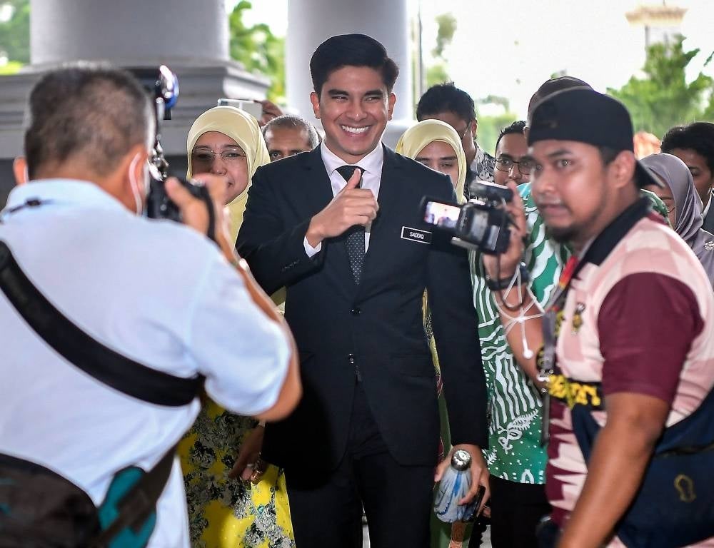 Muar MP Syed Saddiq Syed Abdul Rahman accompanied by his mother Shariffah Mahani Syed Abdul Aziz at the Kuala Lumpur Courts Complex, today. - Photo by Bernama