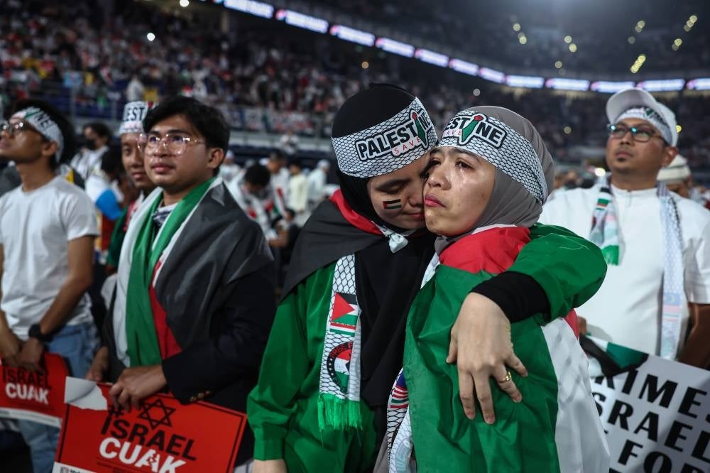  Participants of the Malaysia together with Palestine gathering moved to tears after offering prayers at the Axiata Arena Bukit Jalil on Oct 24, 2023. (BERNAMA PHOTO) 
