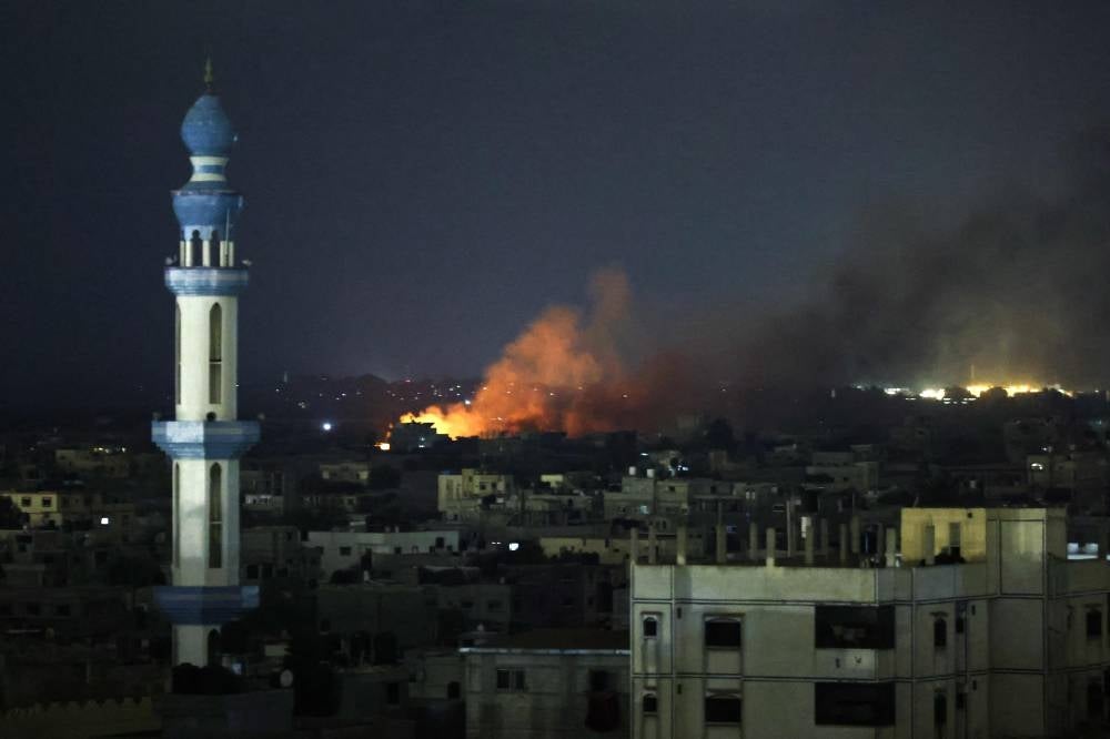 A fire burns following Israeli airstrikes in Rafah in the southern Gaza Strip on November 13, 2023, amid ongoing battles between Israel and the Palestinian Hamas fighters - Photo by SAID KHATIB / AFP)