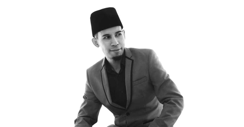Former member of nasyid group In-Team Mohd Suhaimi Saad died at the Sultan Ismail Hospital in Johor Bahru, today.