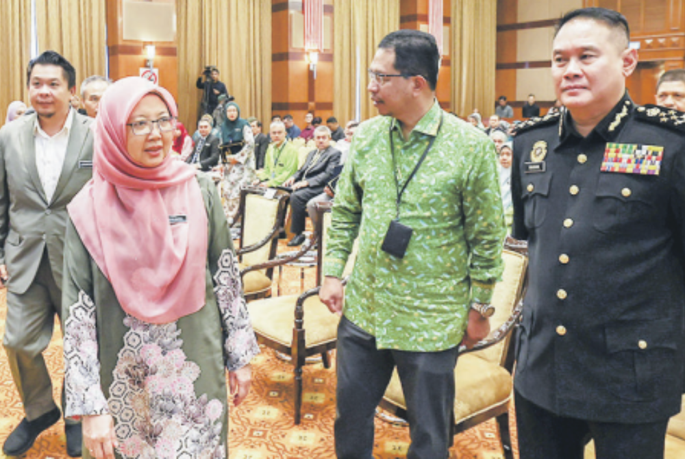 Dr Zaliha (left) during the celebration of the Health Ministry Integrity Day, yesterday.