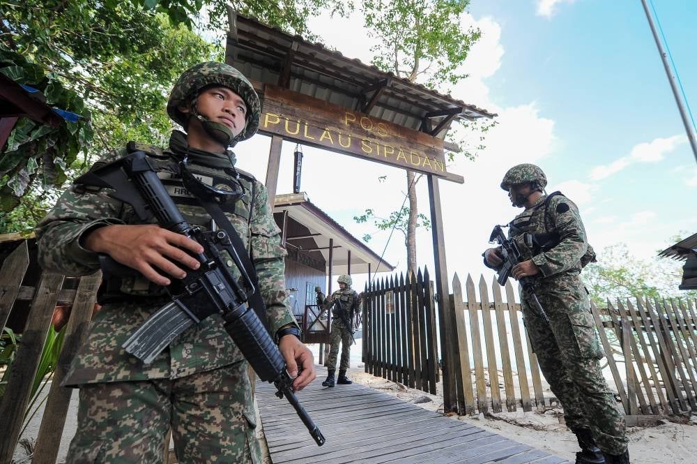 
Members of the Malaysian Armed Forces (ATM) on duty at Sipadan Island in Semporna on Sept 9, 2023. (BERNAMA PHOTO)