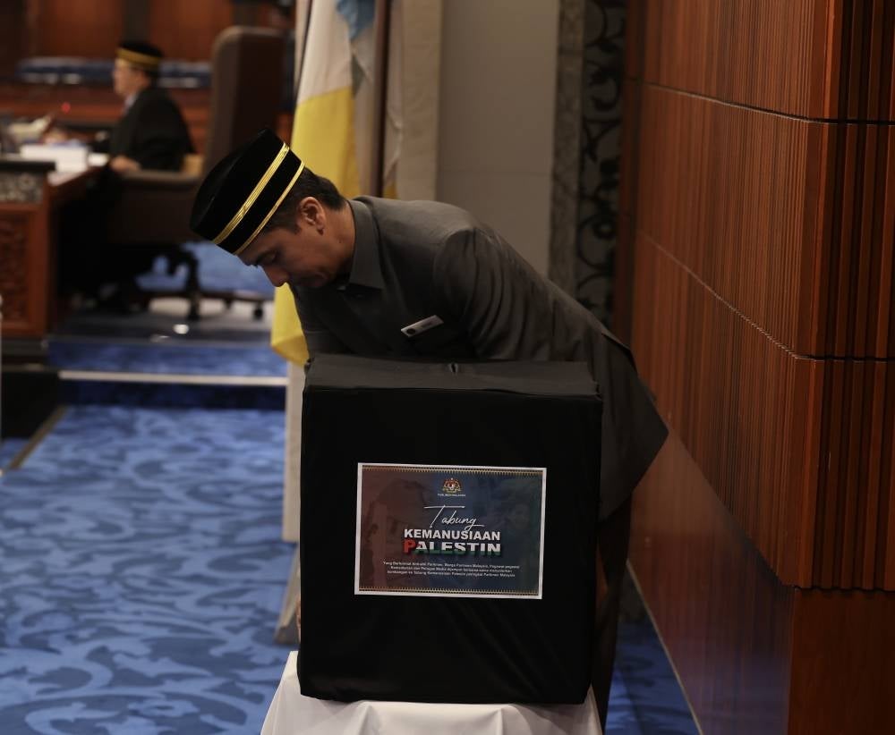 Johari also reminded members of the August House, trustees of the child, including parents and teachers in the country to ensure that children grow up free from discrimination, violence and exploitation in a safe and prosperous environment. - Photo by Bernama
