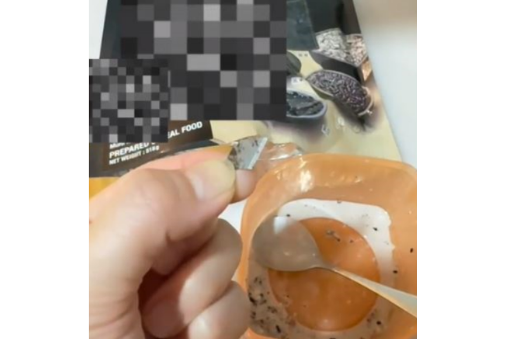 The razor blade, approximately one centimetre in length, was captured in a video recording taken by the woman. - Picture source: Sin Chiew Daily