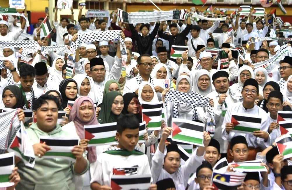 Fadhlina appealed to opponents and critics not to disrupt the Palestine Solidarity Week taking place in the country's schools, emphasising that the programme was organised with good intentions. - FILE PIX