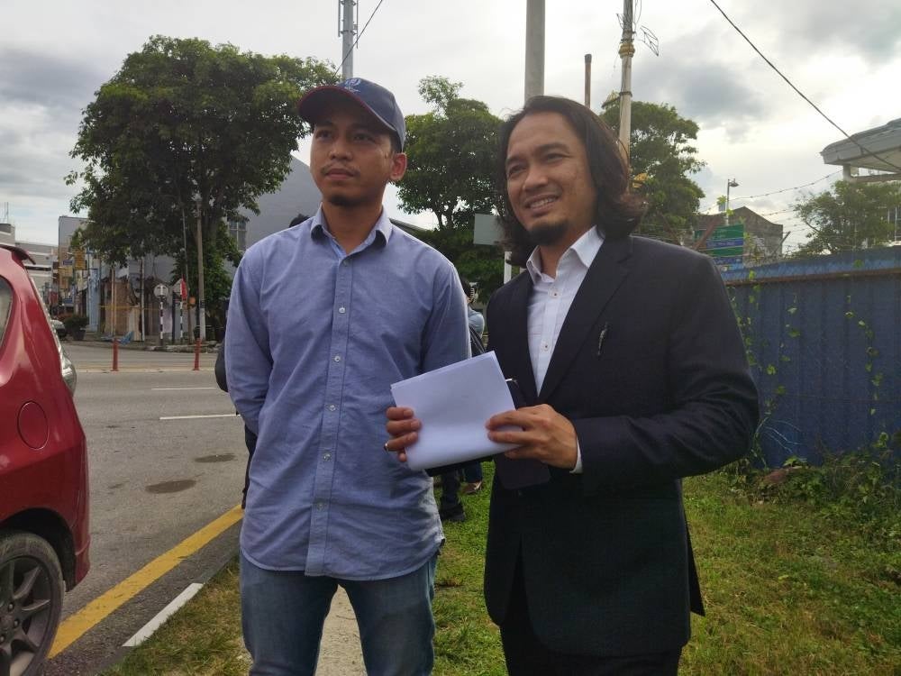 Wahab with his lawyer at Kajang police station.