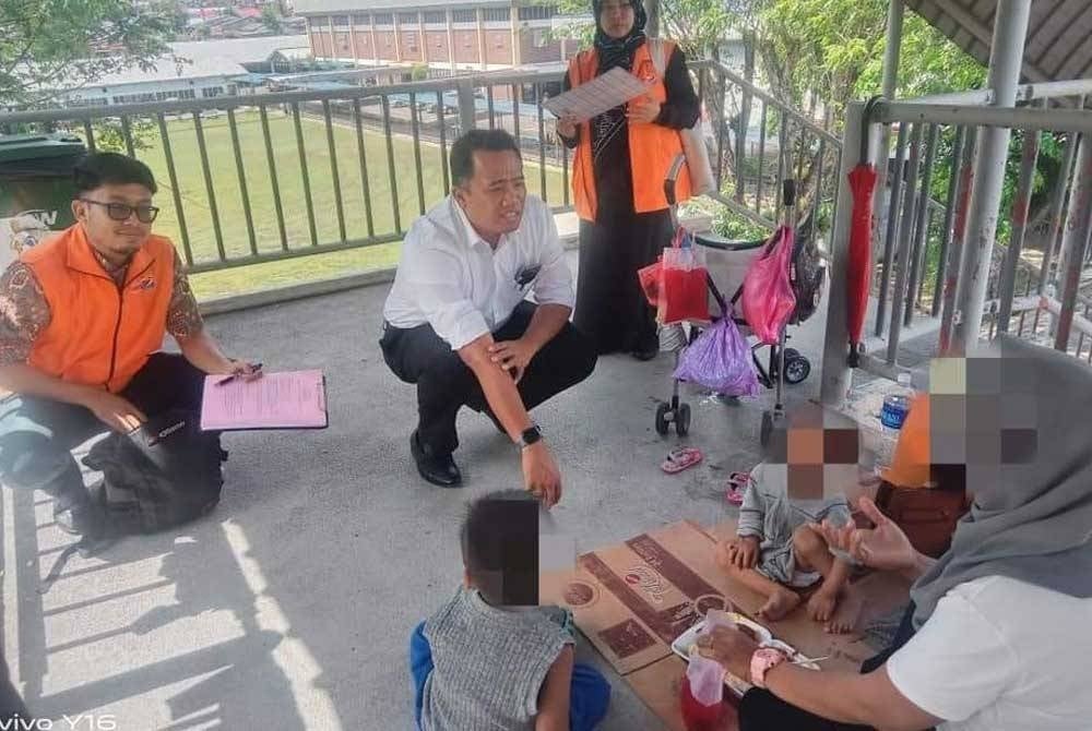 Johor Bahru mother and toddlers saved from flyover shelter after viral social media appeal - Photo by Sinar 