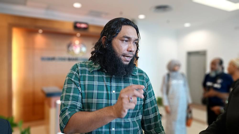 Papagomo. Bernama FILE PIX