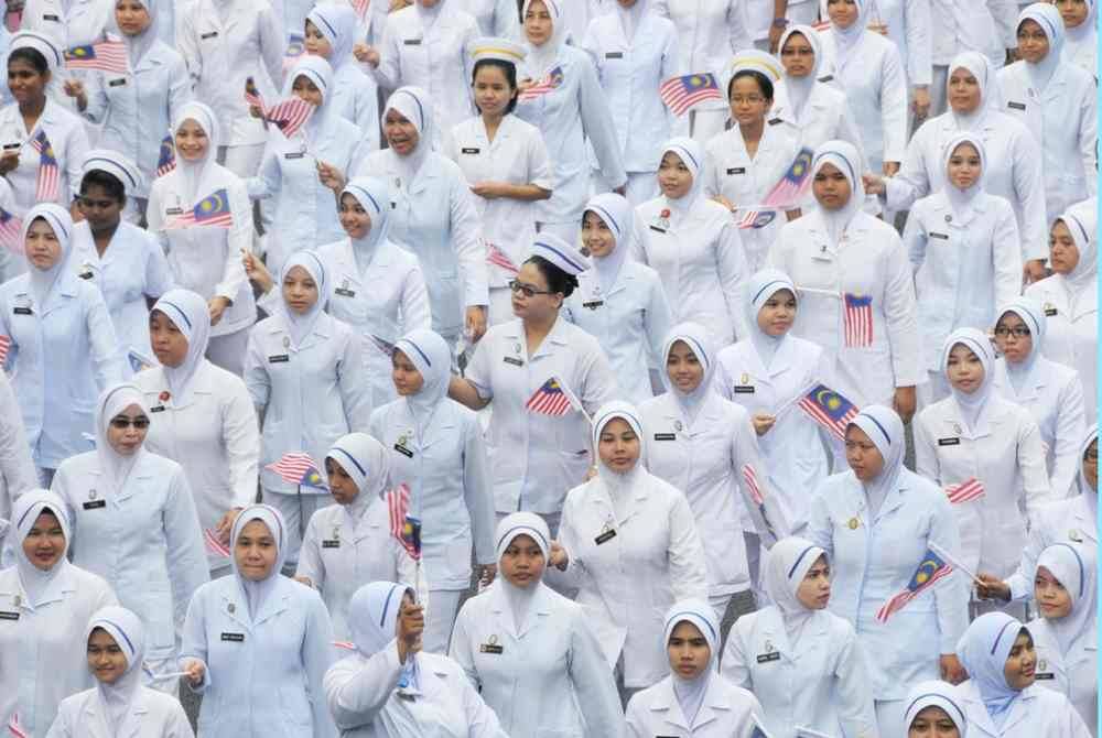 A member of the Dewan Negara today proposed that a career as a nurse for the elderly be created, in preparation to face the challenges of an ageing nation in 2030. Photo for illustrative purposes only. Bernama FILE PIX