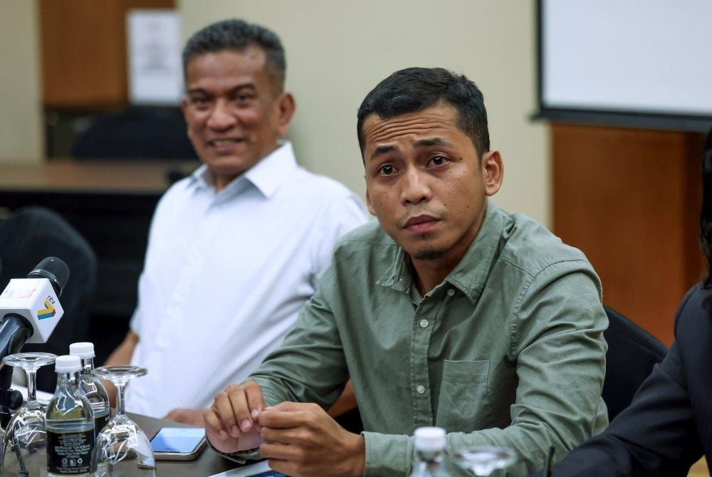  Former Director-General of the Community Communications Department (J-Kom) (left) and Abdul Wahab Abdul Kadir Jilani (right)