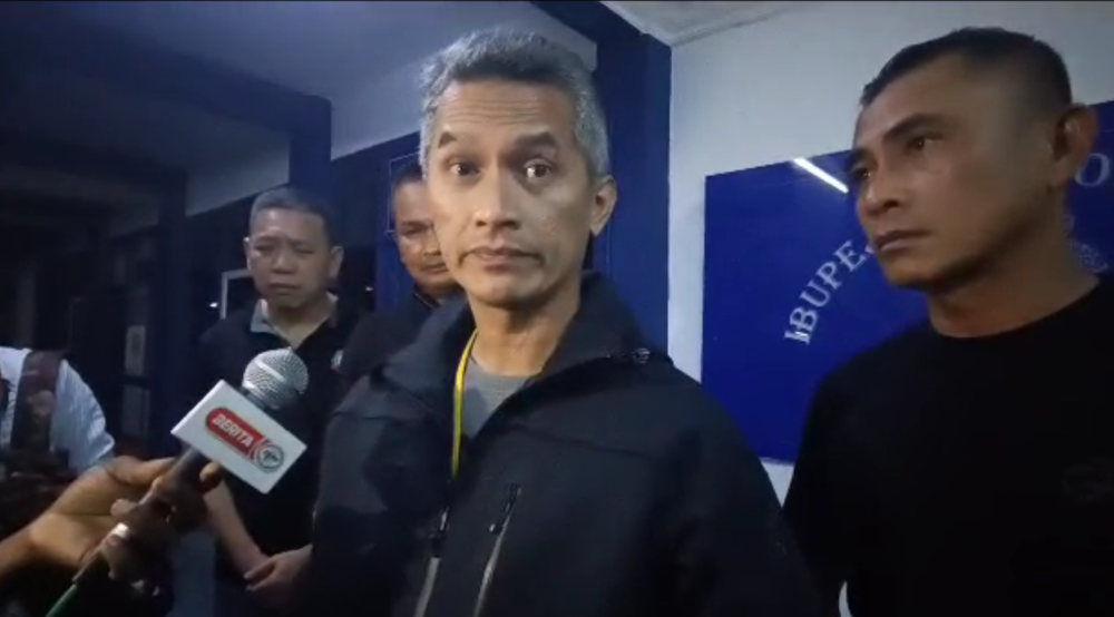 Suhaily tonight at the Petaling Jaya District Police Headquarters. (SINAR PHOTO)