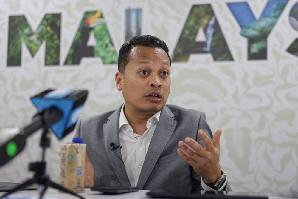 Nik Nazmi speaking to Malaysian media after delivering an address during general debate of G77 countries and China Leaders’ Summit on Climate Change at COP28 of UNFCCC in Dubai Expo City, UAE on Dec 3. (BERNAMA PHOTO)