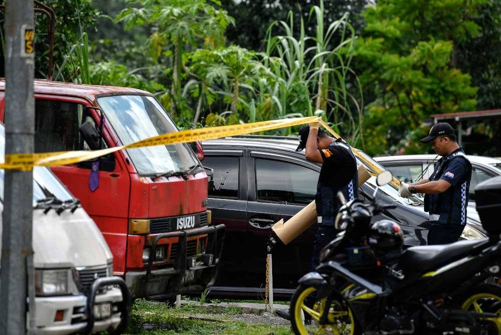 The police are also collaborating with the Department of Irrigation and Drainage to pump out water from the riverbank reservoir where Zayn's body was discovered. - BERNAMA FILE PIX