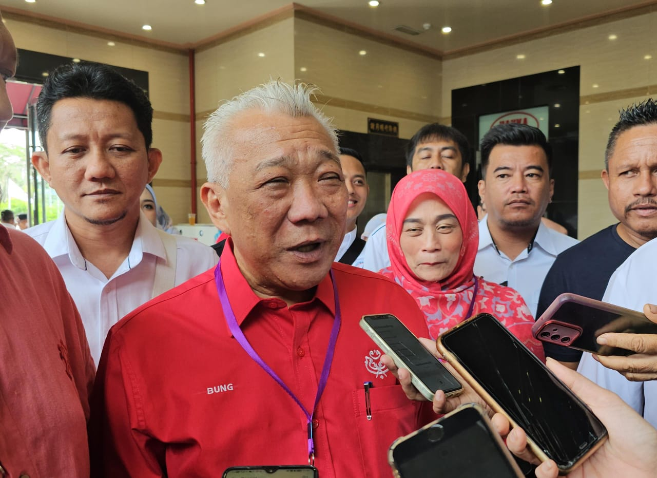 File pix of Bung talking to media. (SINAR PHOTO) 