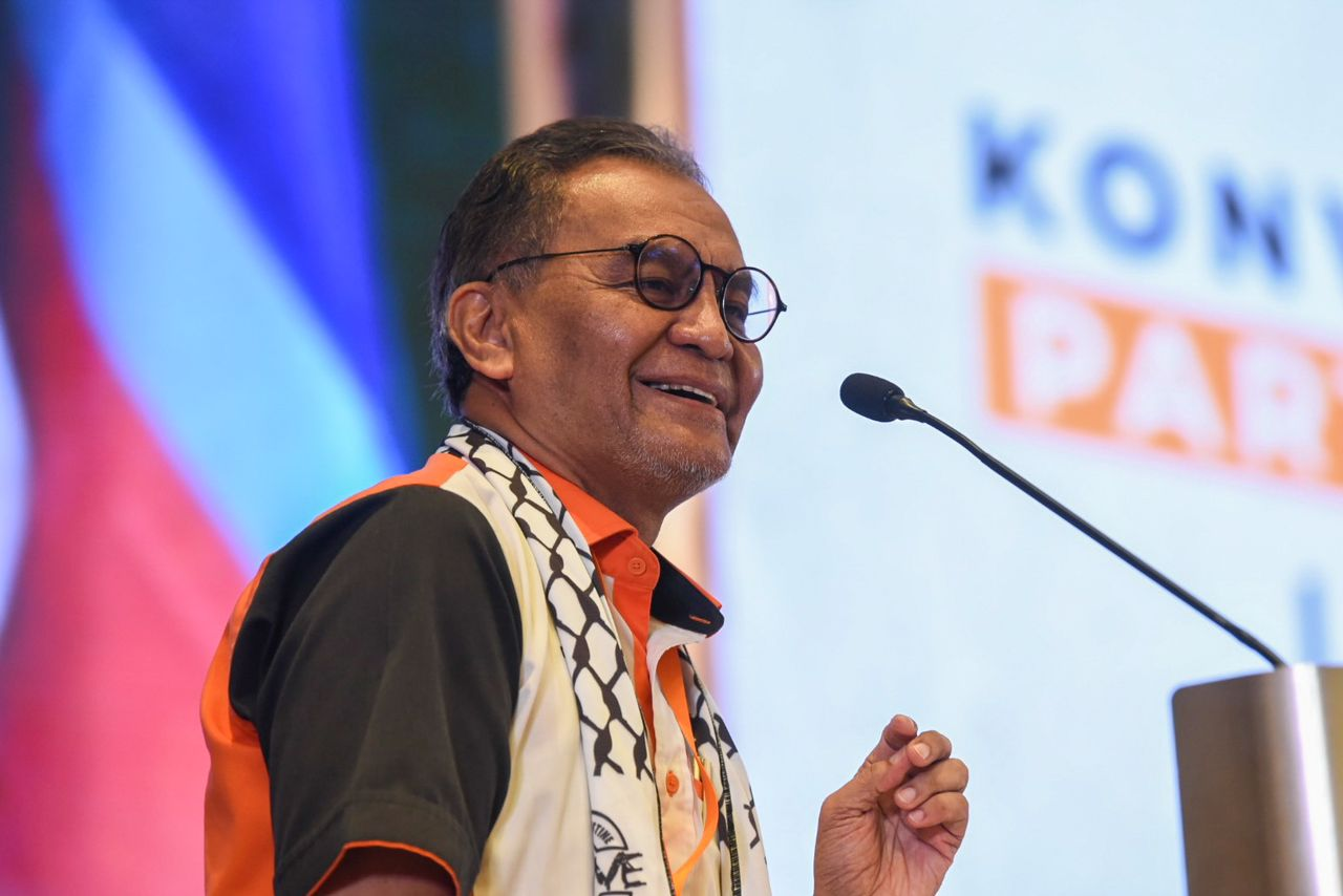 Dr Dzul during his speech. (PHOTO BY RAFEQ REDZUAN)