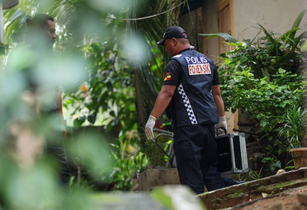Forensic team from the Selangor police contingent inspecting Blok R, Idaman Apartment, Damansara Damai, in connection with Zayn Rayyan's case. Photo by Bernama.