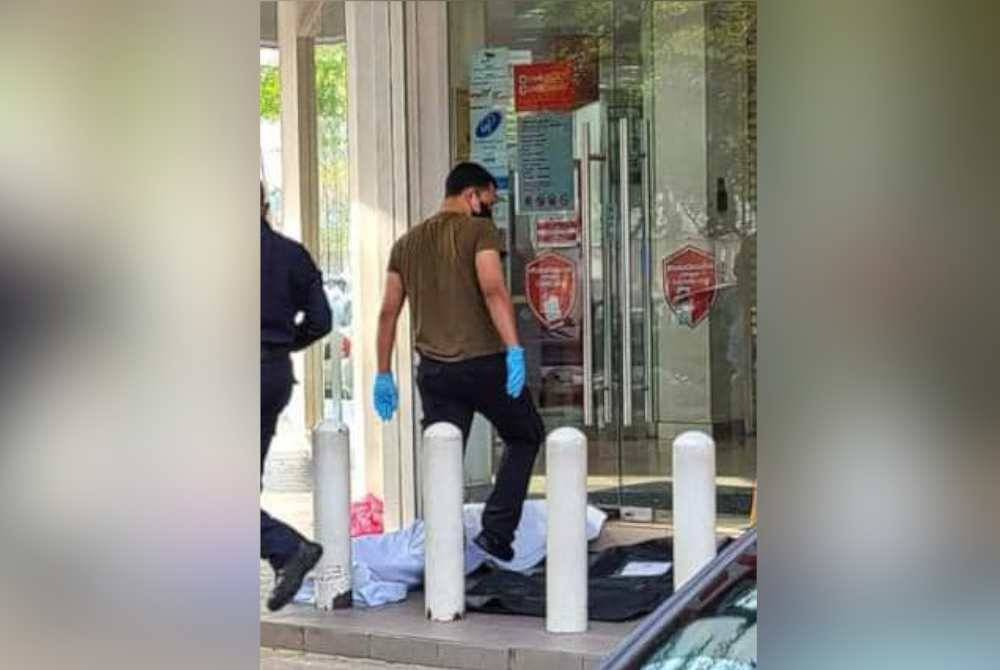  The victim was confirmed dead at the scene by the Tuanku Ampuan Rahimah Hospital (HTAR) Medical Assistant. - Photo courtesy of social media user. 