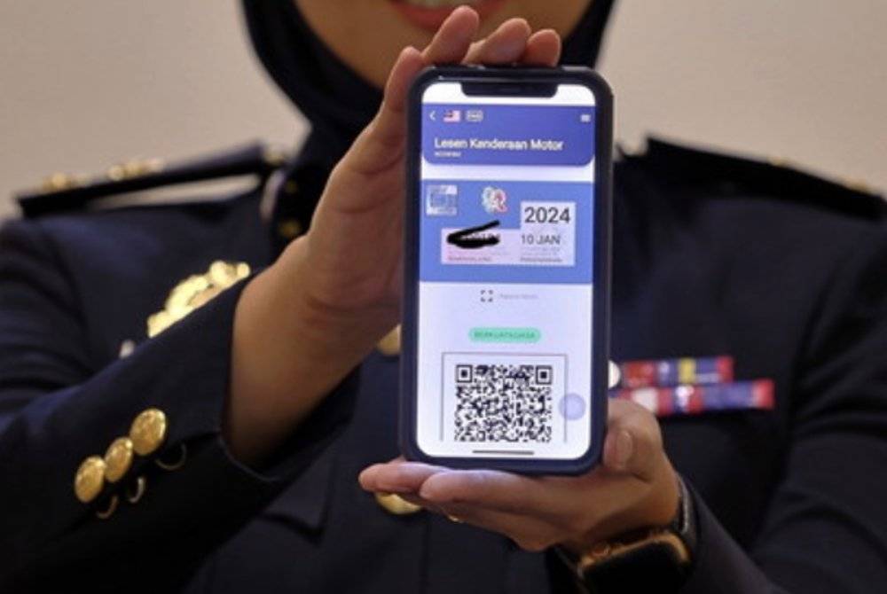 The government's initiative to allow the renewal of the Malaysian driving licence (LMM) and motor vehicle road tax through the MyJPJ application from Feb 1, aims to provide convenience to users and promote their digital adaptation. - FILE PIX