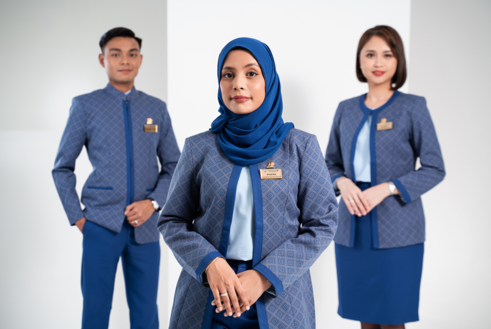 The new uniforms are comprises of a tailored three-piece suit where women can choose between trousers or skirt. 