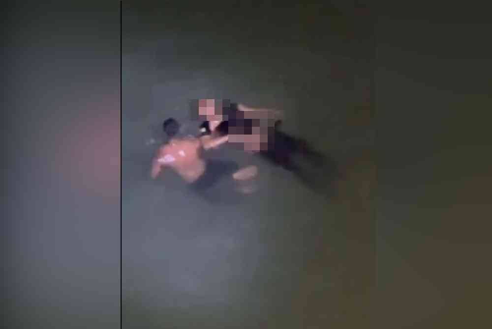 A soldier's brave leap from Penang Bridge captures national attention - Photo: Social media