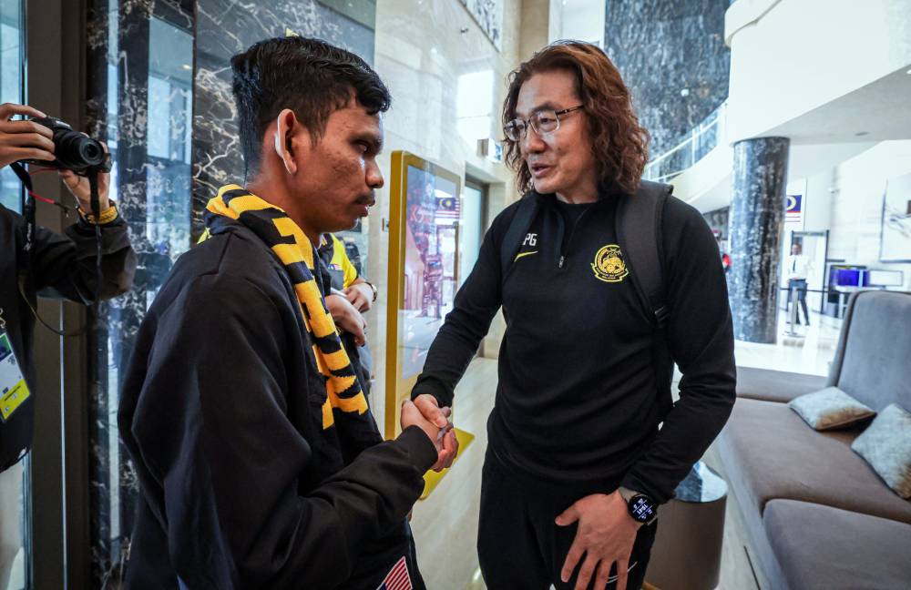 Harimau Malaya die-hard fan Muhammad Ridzwan Erman Effendi whose long time wish to meet National head coach Kim Pan Gon and the Harimau Malaya squad, came true when he was given an opportunity to meet the squad at the team hotel. - Photo by Bernama
