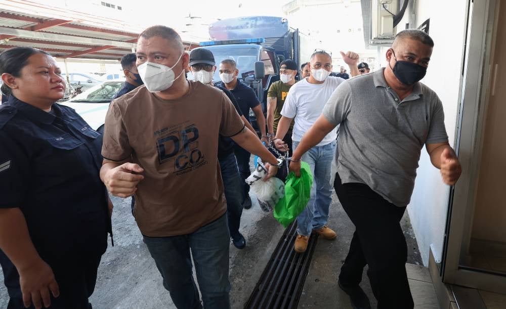 The accused arrived at Tawau High Court. Photo by Bernama