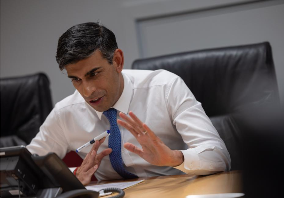 British Prime Minister Rishi Sunak talks to US President Joe Biden over the phone in London, Britain, Jan 22, 2024. - (Photo: Handout via XINHUA)