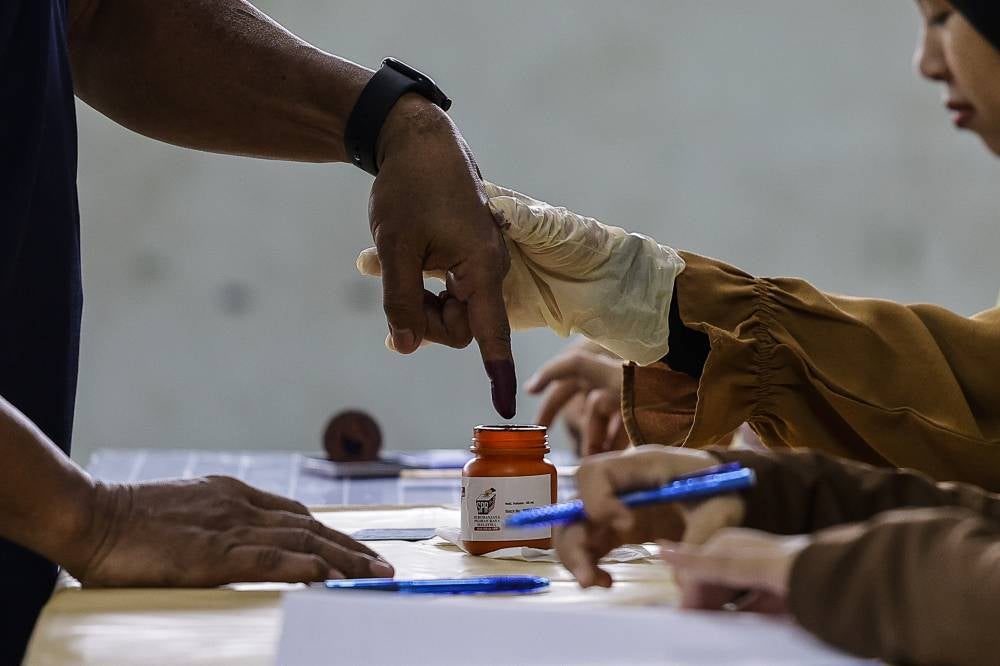 Analyst highlights disapproval of Tun Mahathir's pressure on Anwar - FILE PIX