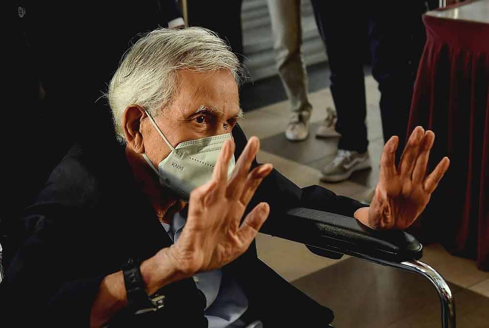 Despite facing his own legal battles, Daim's statement stressed his concern for Malaysia's future. - Photo by Bernama