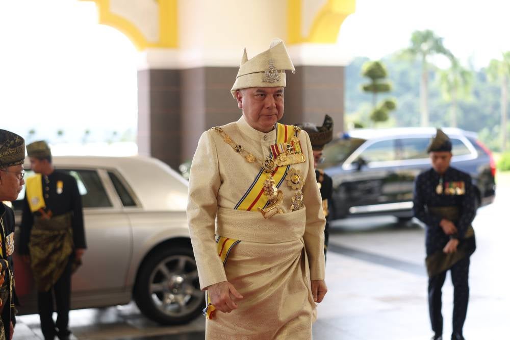 Sultan of Perak, Sultan Nazrin Muizzuddin Shah today took the oath of office for the third time as the Deputy King of Malaysia, a role he has performed with distinction since 2016. - Photo by Bernama
