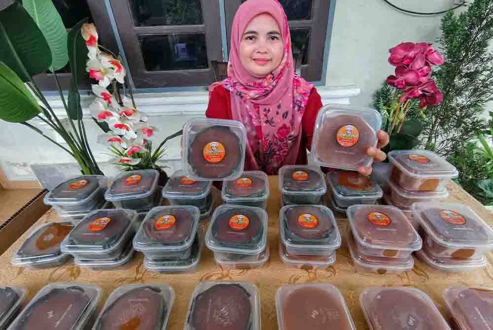 Rosidah shows some completed orders of 'Kuih Bulan' that are ready to be delivered to customers. 