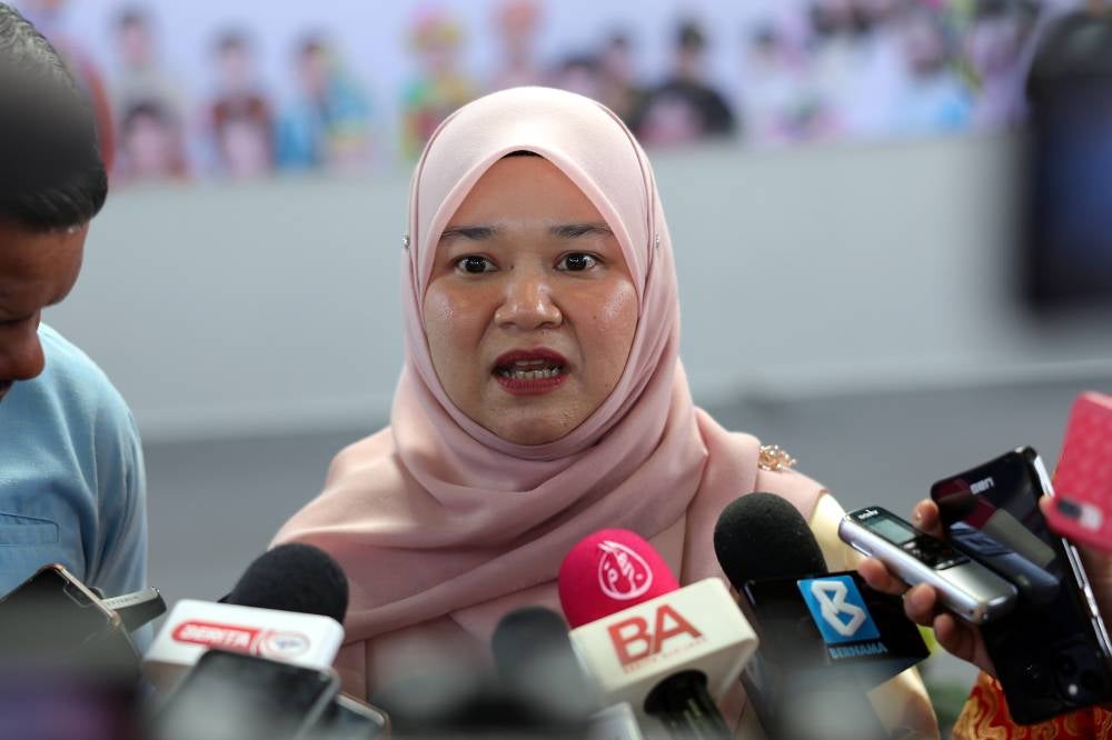 Education Minister Fadhlina Sidek during a press conference after the Silang Budaya programme at Sekolah Menengah Kebangsaan Nilai Impian, today. - Photo by Bernama 