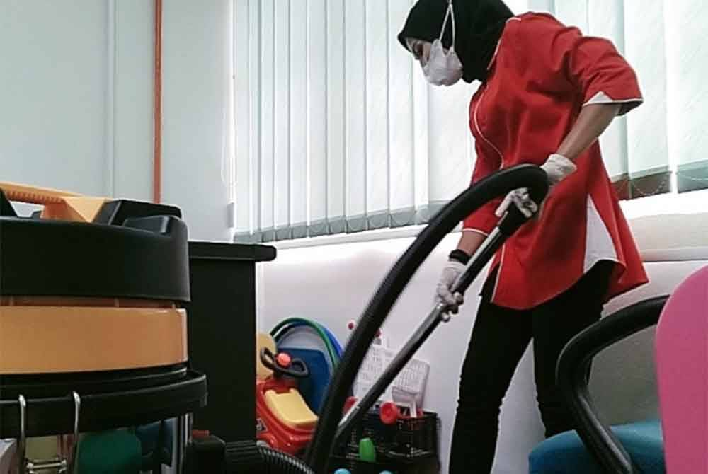 Nor Halyna uses a vacuum cleaner.