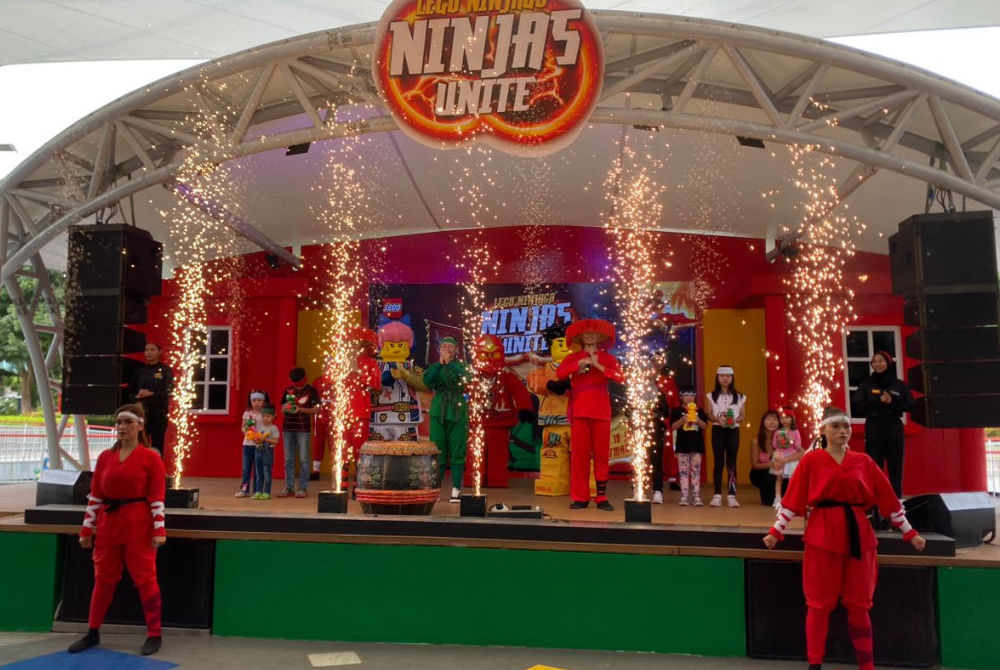 The festive season at Legoland this year is all about bringing out your inner ninja. 