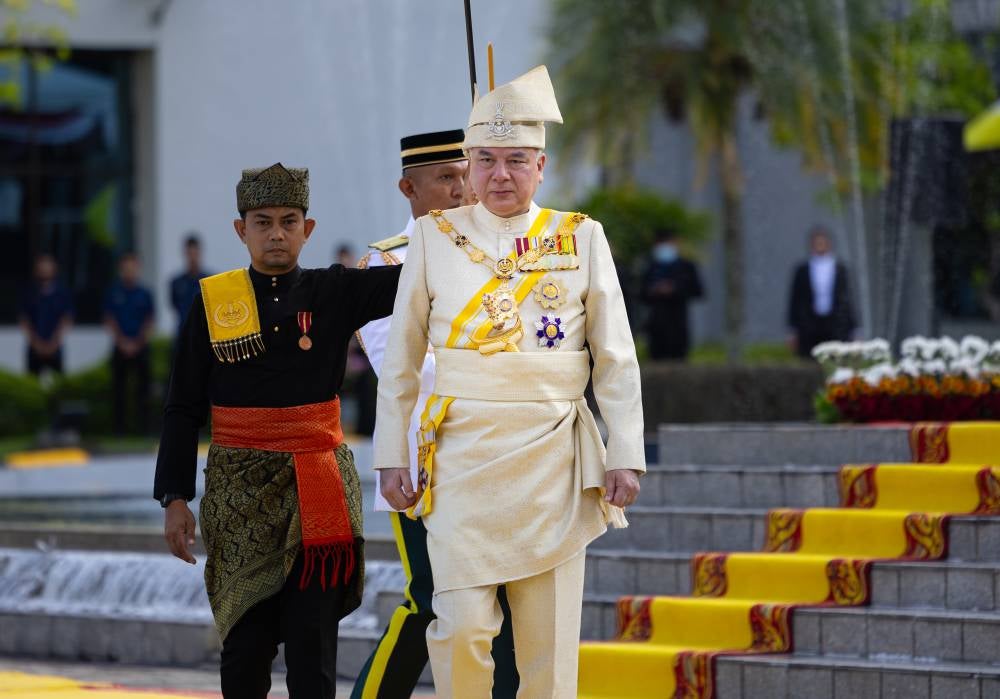 Sultan Nazrin said the initiative by MAIPK and JAIPK to instil a culture of reducing single-use plastic usage should serve as an example for all departments and agencies in Perak. - Photo by Bernama