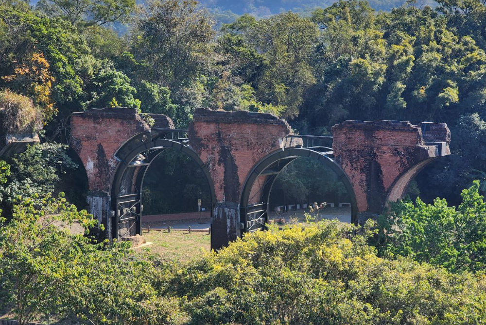 Longteng broken bridge - Photo by Shah Shamshiri 