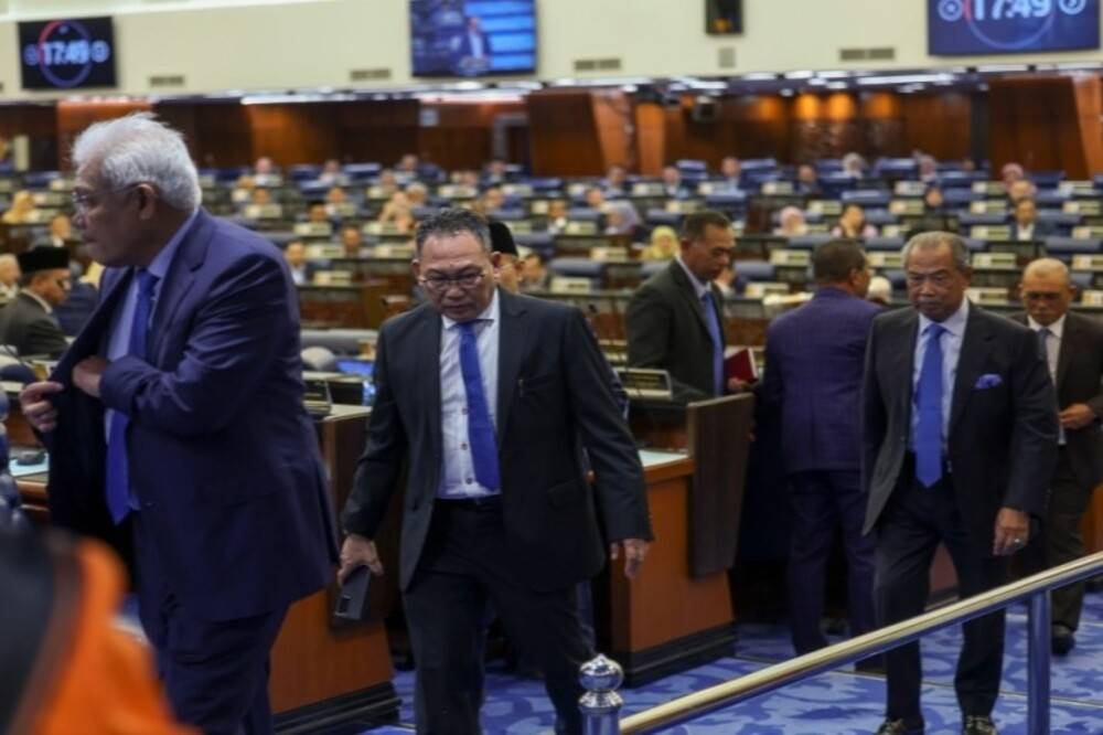Opposition Members of Parliament walked out of the House when Prime Minister Datuk Seri Anwar Ibrahim offered his congratulations and pledge of allegiance to His Majesty Sultan Ibrahim and Her Majesty Raja Zarith Sofiah at the Dewan Rakyat session Parliament House. Photo by Bernama.