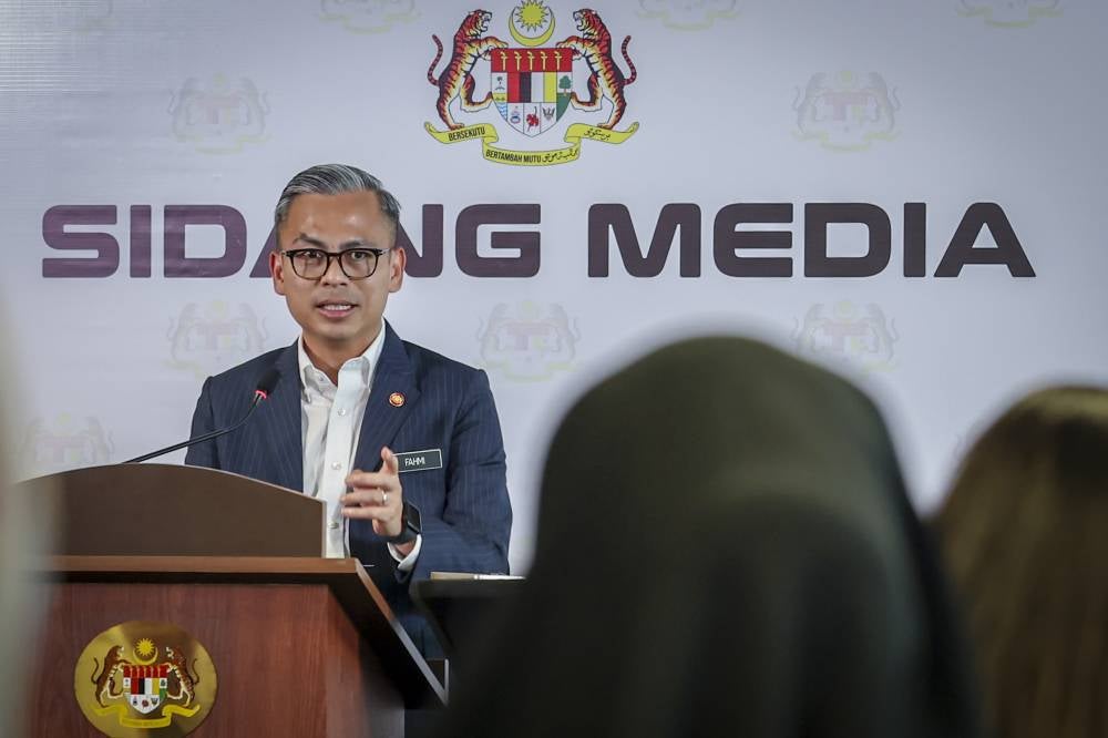 The union was responding to Fahmi's remark that a press accreditation card is not a licence to practise journalism, and should not be treated or compared to those who are in the medical or legal field. - Photo by Bernama