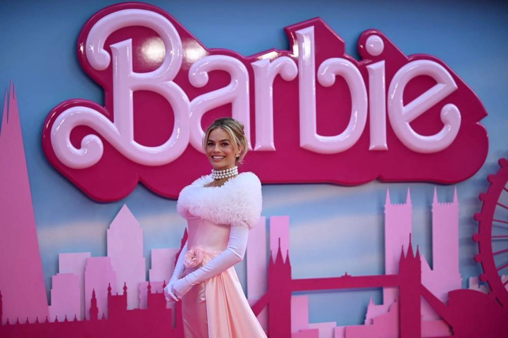 Australian actress Margot Robbie poses on the pink carpet upon arrival for the European premiere of "Barbie" in central London on July 12, 2023. - (Photo by JUSTIN TALLIS / AFP)