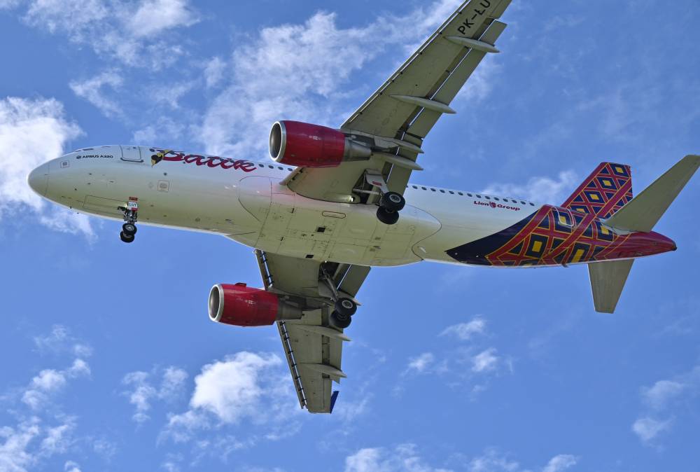 A Batik Air plane prepares to land at the airport in Balikpapan, East Kalimantan on Aug 18, 2022. - (Photo by ADEK BERRY / AFP)