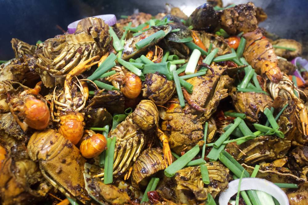 Calling all seafood fans! This place is your paradise. Dive into their amazing selection, from all sorts of fish to clams, crabs, and everything in between. - Photo taken from The Light Hotel Penang