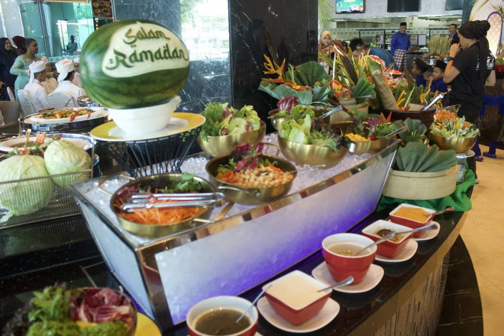 They've also got a salad bar overflowing with fresh options, plus tons of dressings to mix and match. Don't miss out! - Photo taken from The Light Hotel Penang