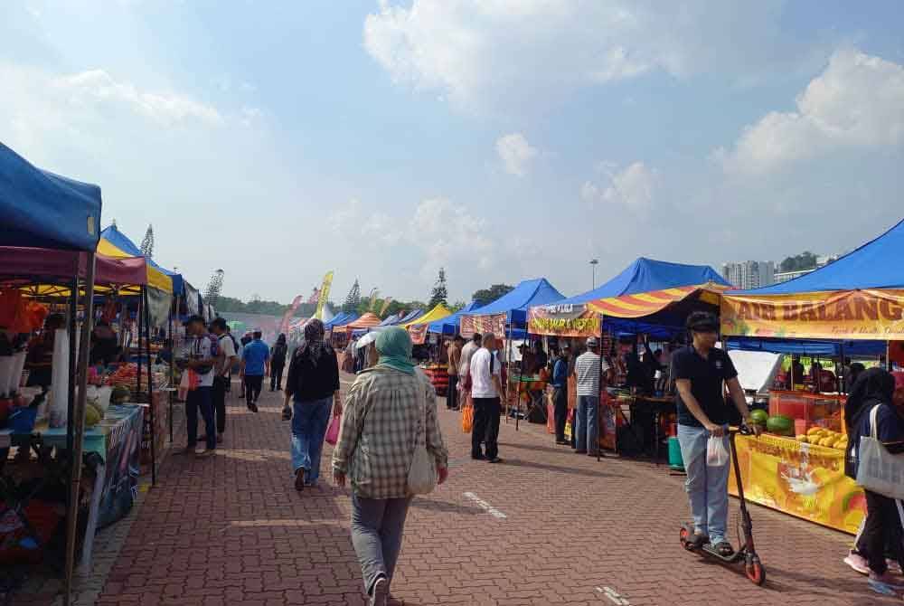 Most Ramadan bazaar traders are forced to raise selling prices due to the increased cost of raw materials.