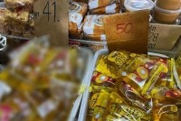 The price difference between Malaysian and Thai cooking oil packets sold.