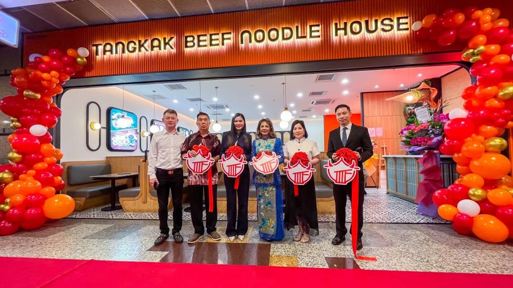 The official launch of Tangkak Beef Noodle House at Berjaya Timesquare (From left - Tangkak Beef Noodle House; Founder, Gan Chia Hee; Au Ah Kuang, Tangkak Beef Noodle House; Director Au Ai Leen, HRH Sultannah Hajjah Kalsom; Puan Sri Esther Tan; Berjaya Corporation Berhad, Executive Director Tan Tee Ming] - Photo taken from Tangkak Beef Noodle House management 