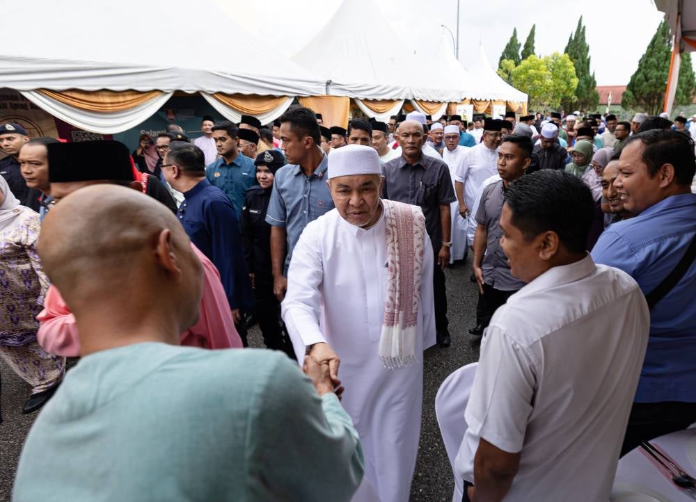 Zahid said KK Mart incident classified under the 3Rs (religion, royal, race) and should not be taken lightly even though KK Mart has issued an apology. - Photo by Bernama