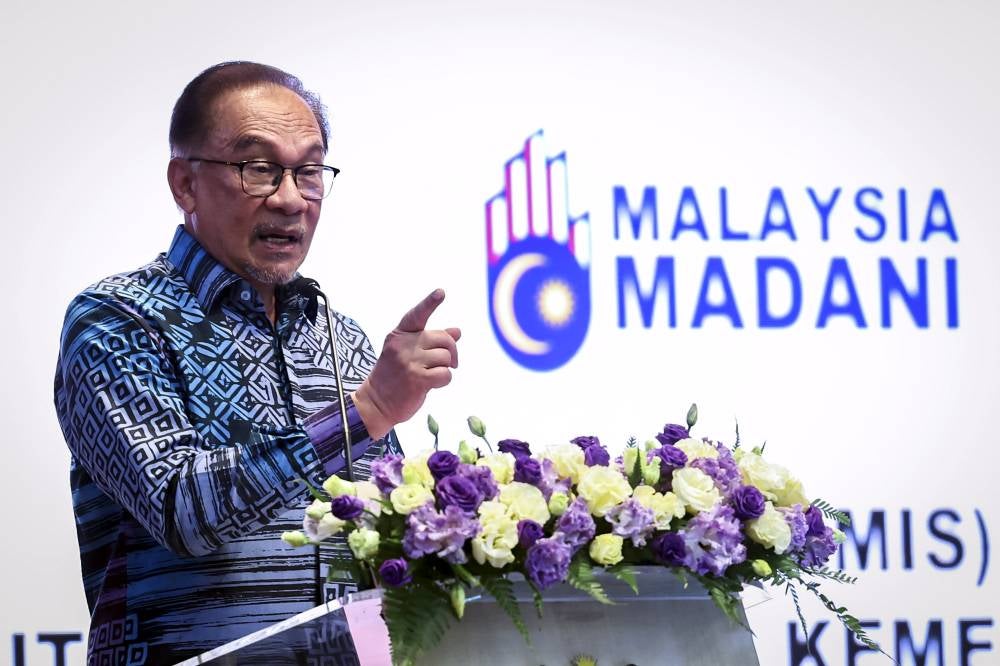 PM Anwar affirms compassionate aid given to Terengganu, rejects cruelty claims - Photo by Bernama